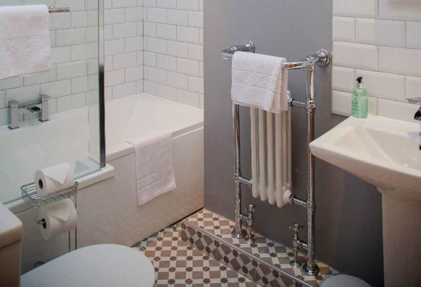 The Old Post Office   Bright & Modern 4bdr Townhouse With Private Garden