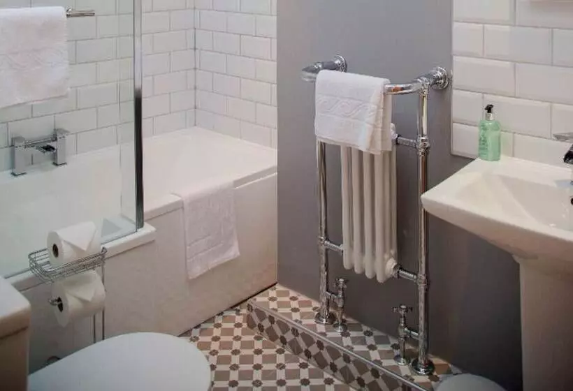 The Old Post Office   Bright & Modern 4bdr Townhouse With Private Garden