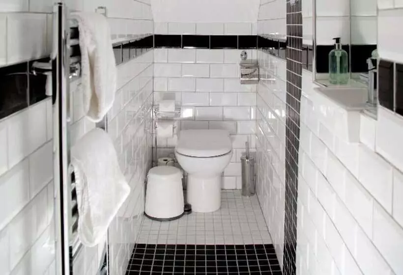 The Old Post Office   Bright & Modern 4bdr Townhouse With Private Garden