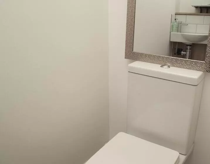 The Old Post Office   Bright & Modern 4bdr Townhouse With Private Garden