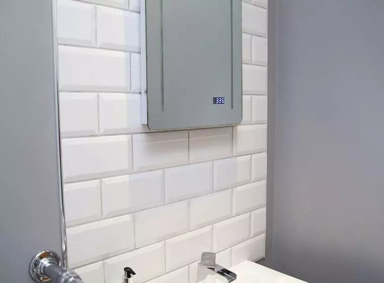 The Old Post Office   Bright & Modern 4bdr Townhouse With Private Garden