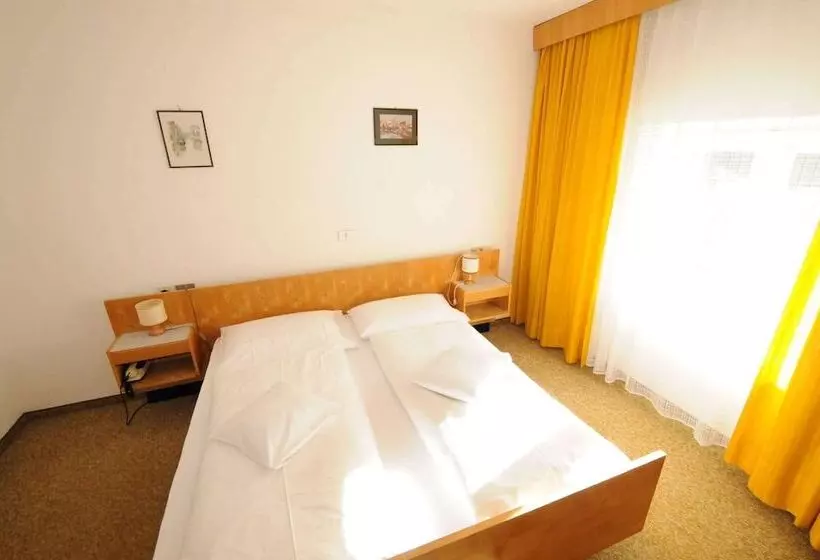 Hotelli Ciasa Soreghina