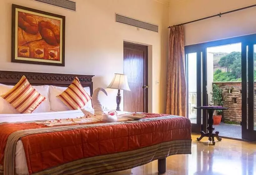 Hotelli Fort Jadhavgadh   A Gadh Heritage