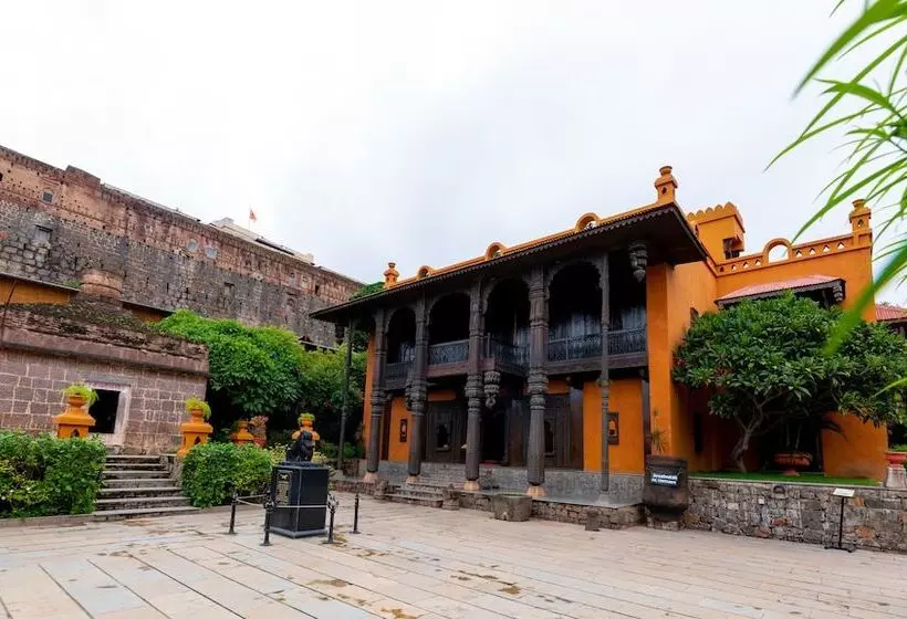 Hotelli Fort Jadhavgadh   A Gadh Heritage