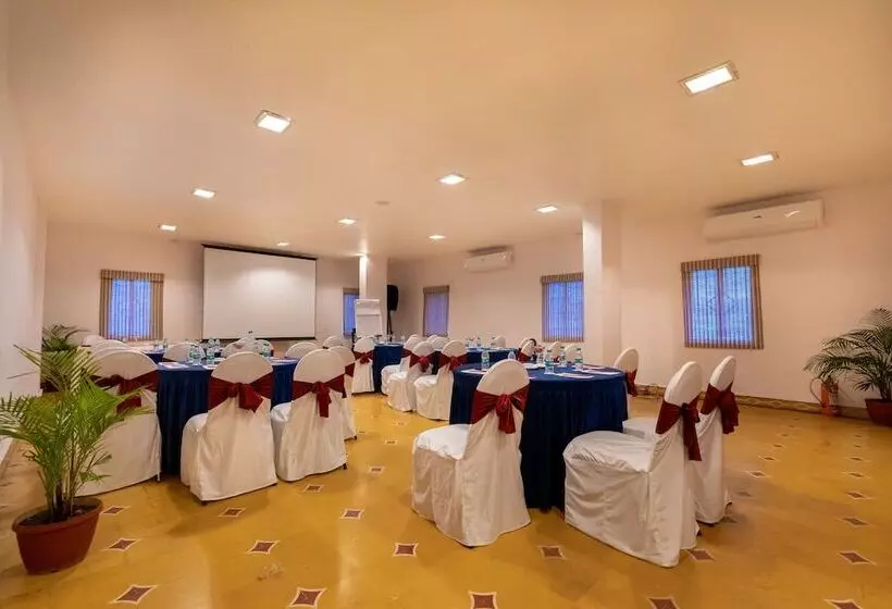 Hotelli Fort Jadhavgadh   A Gadh Heritage