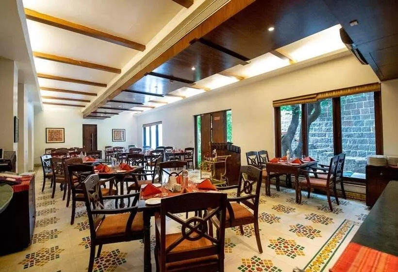 Hotelli Fort Jadhavgadh   A Gadh Heritage