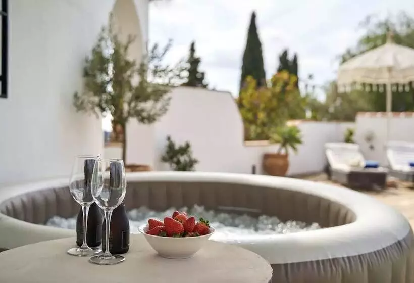 Hotelli Casa Rural Cómpeta Piscina Barbacoa Y Vista