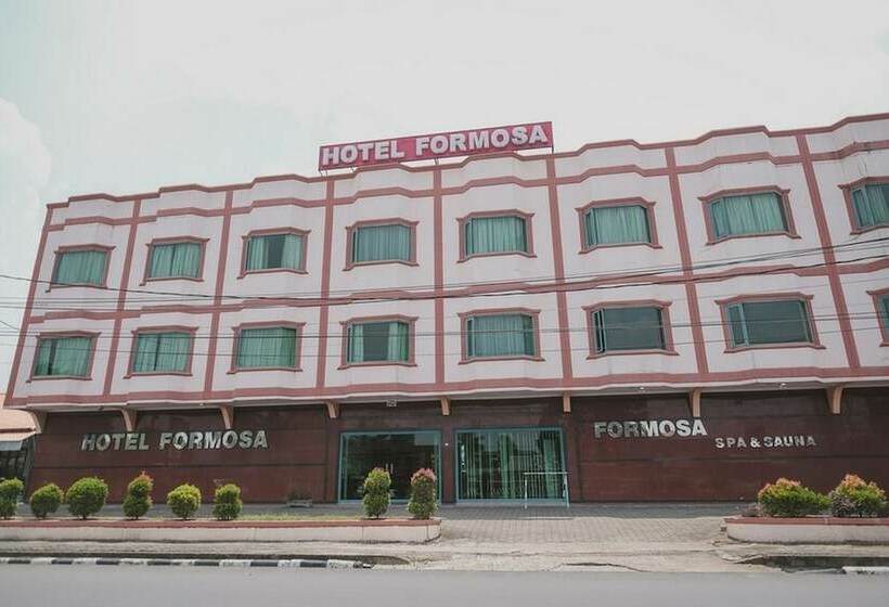 Hotel Reddoorz Plus Near Tugu Tari Thehok Jambi
