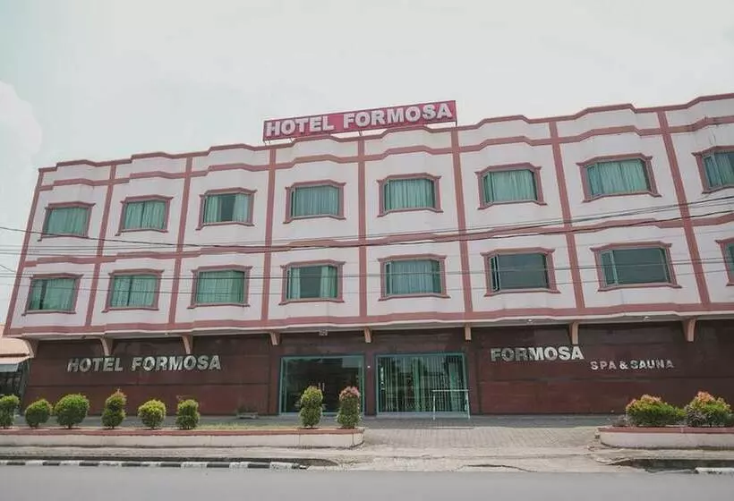 هتل Reddoorz Plus Near Tugu Tari Thehok Jambi