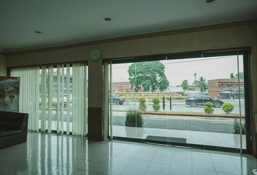 Hotel Reddoorz Plus Near Tugu Tari Thehok Jambi