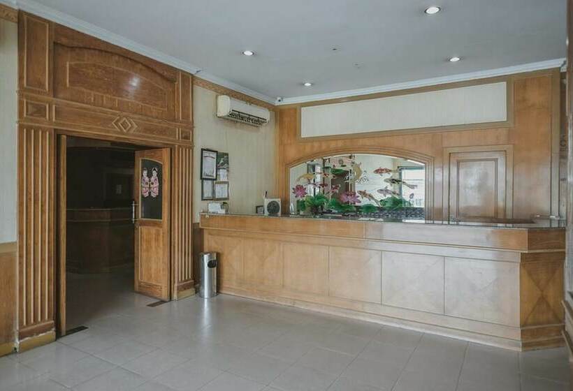 Hotel Reddoorz Plus Near Tugu Tari Thehok Jambi