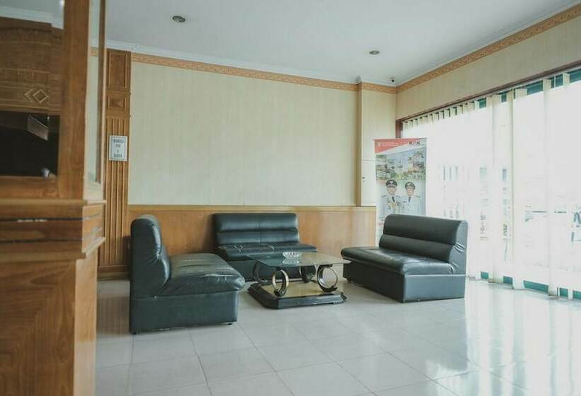 Hotel Reddoorz Plus Near Tugu Tari Thehok Jambi