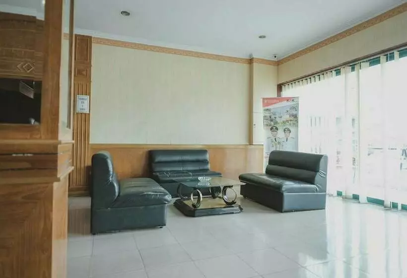 هتل Reddoorz Plus Near Tugu Tari Thehok Jambi