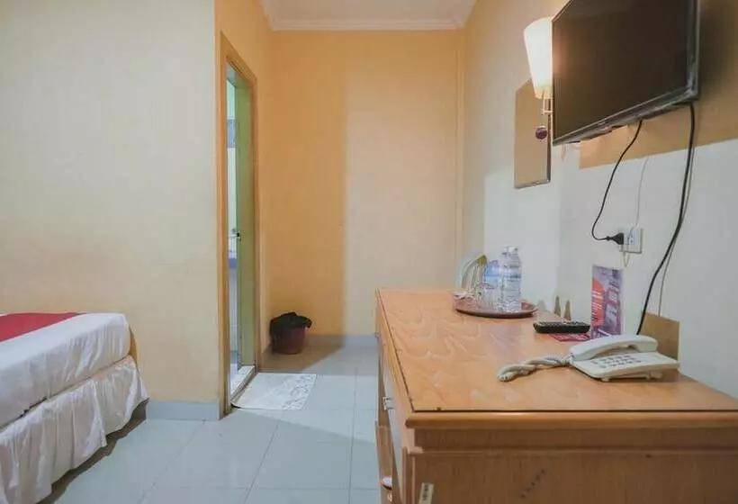 هتل Reddoorz Plus Near Tugu Tari Thehok Jambi