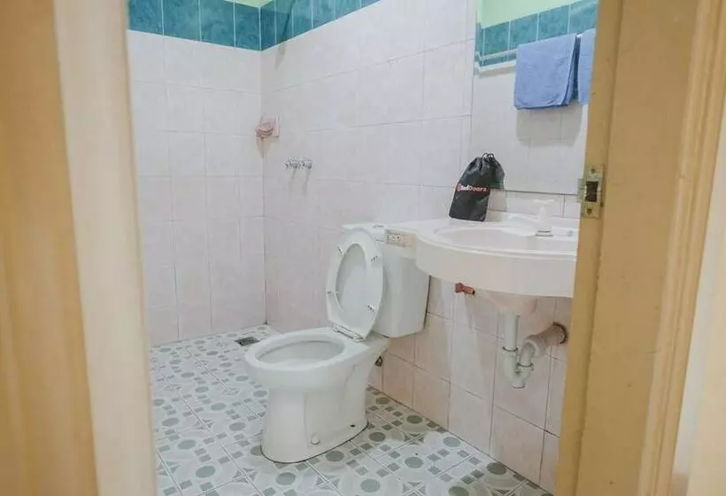 هتل Reddoorz Plus Near Tugu Tari Thehok Jambi