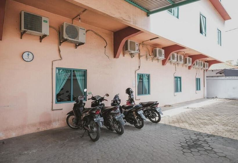 Hotel Reddoorz Plus Near Tugu Tari Thehok Jambi