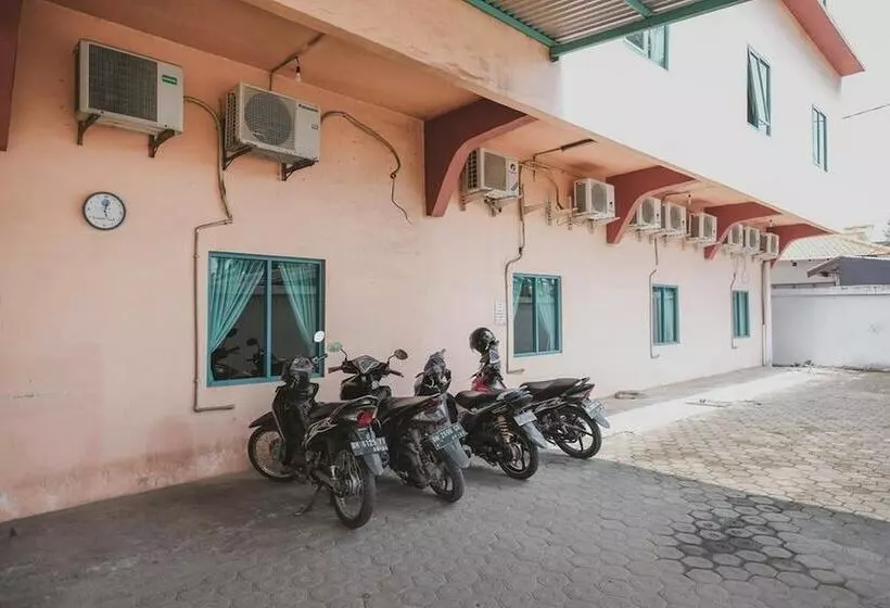 هتل Reddoorz Plus Near Tugu Tari Thehok Jambi