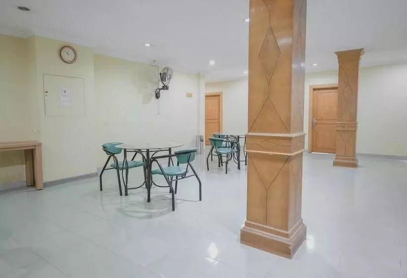 هتل Reddoorz Plus Near Tugu Tari Thehok Jambi