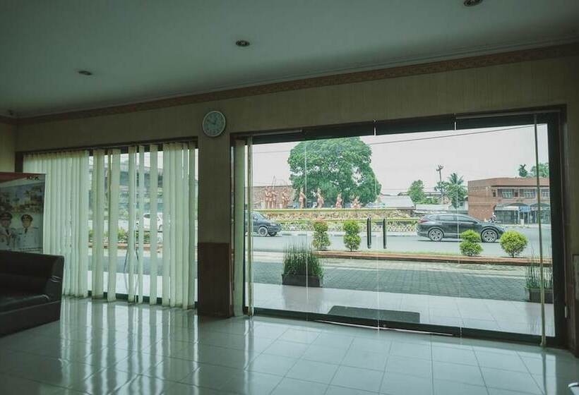 Hotel Reddoorz Plus Near Tugu Tari Thehok Jambi