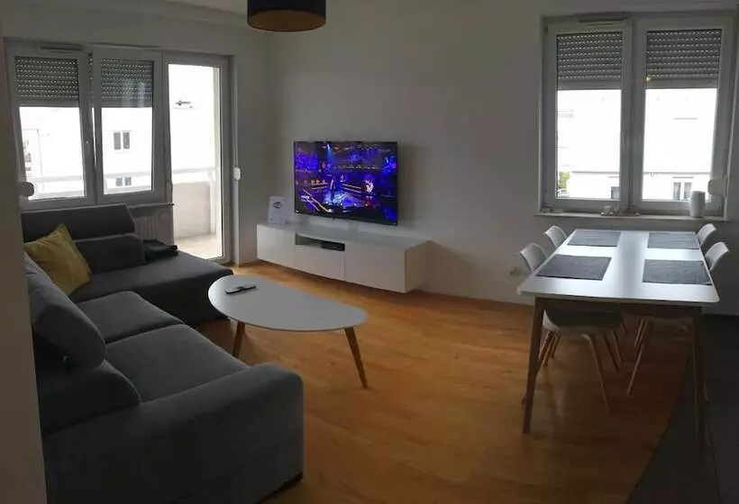 هتل Apartament F&j 35