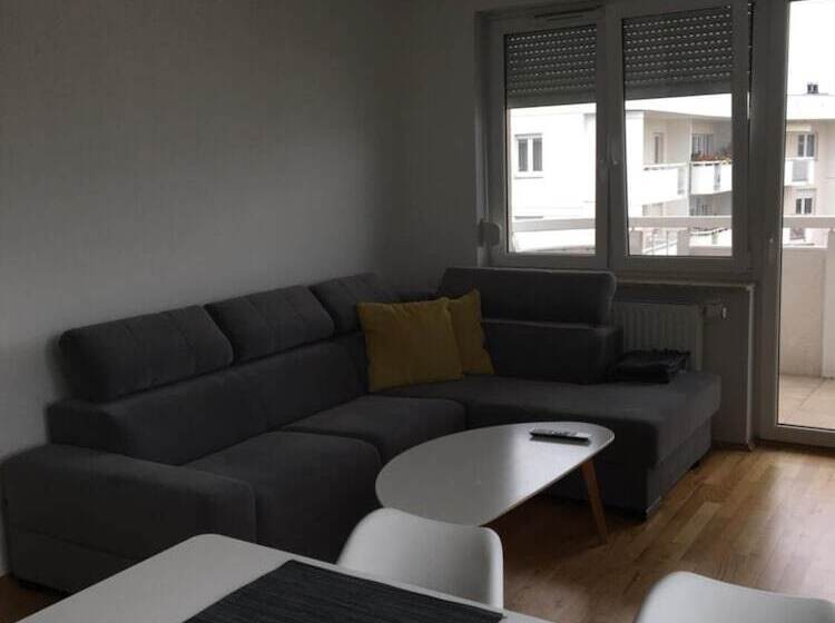 Hotelli Apartament F&j 35