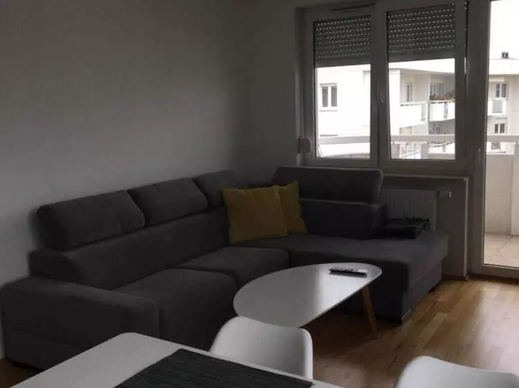 هتل Apartament F&j 35