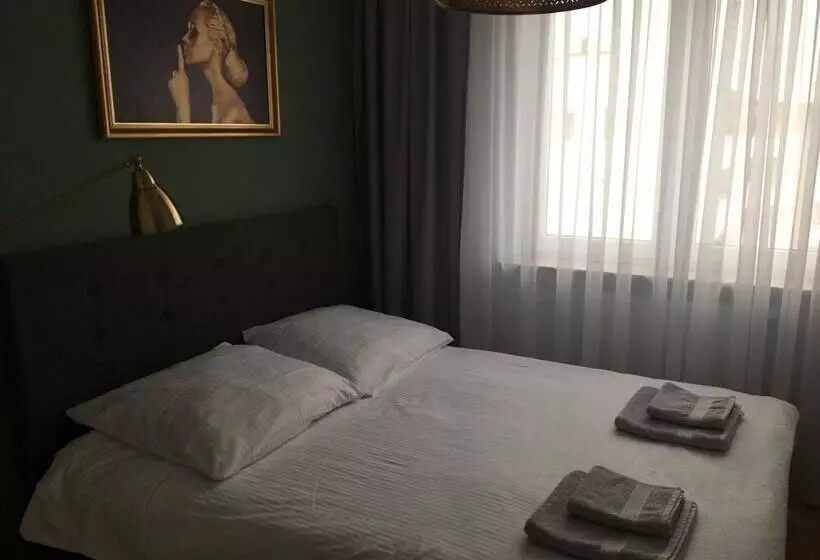 هتل Apartament F&j 35