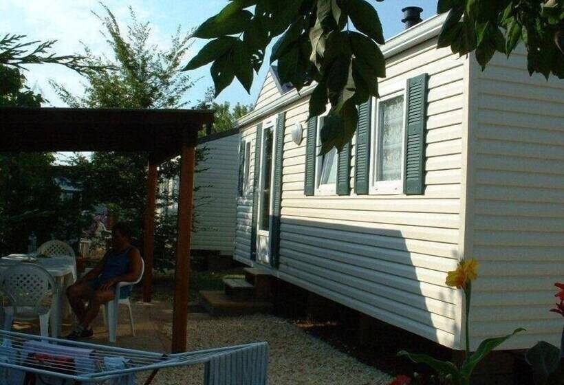 ホテル Camping Les Poutiroux   Mobilhome