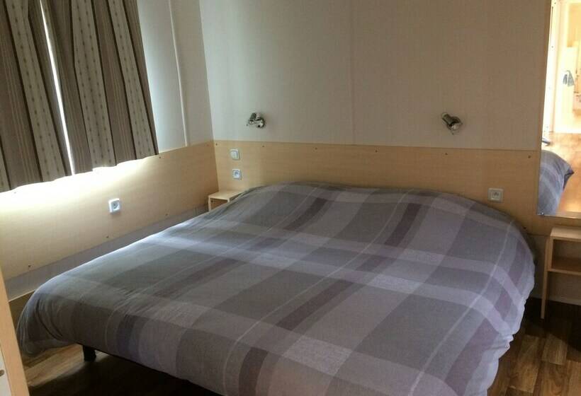 ホテル Camping Les Poutiroux   Mobilhome