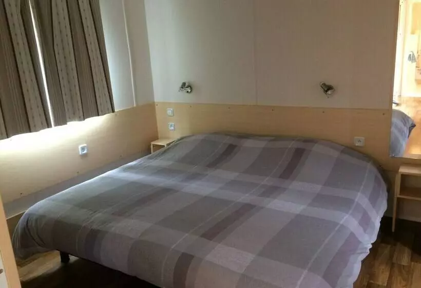 ホテル Camping Les Poutiroux   Mobilhome