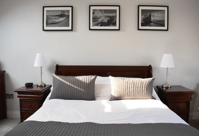 Modern Family Home Near Wimbledon With Garden