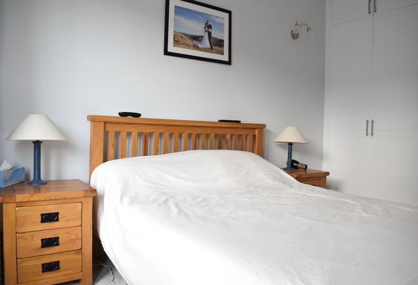 Modern Family Home Near Wimbledon With Garden