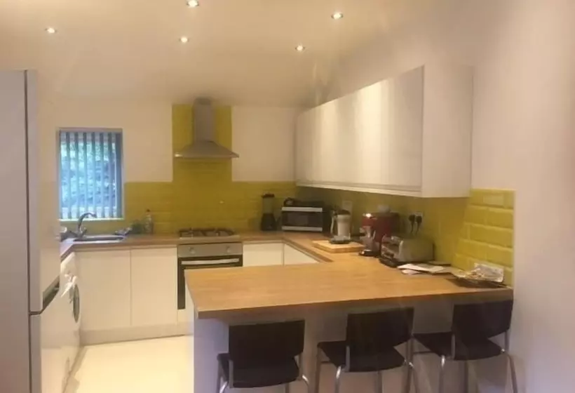 Majatalo Town House @ Richmond St