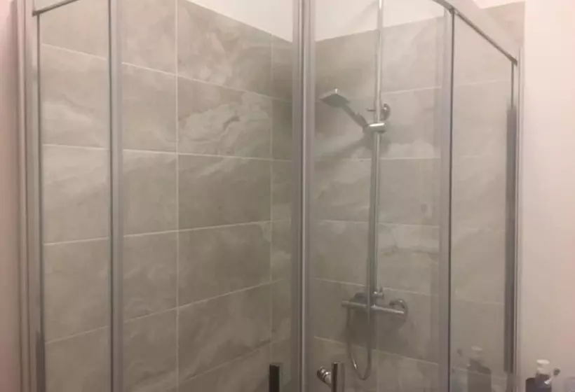 Majatalo Town House @ Richmond St