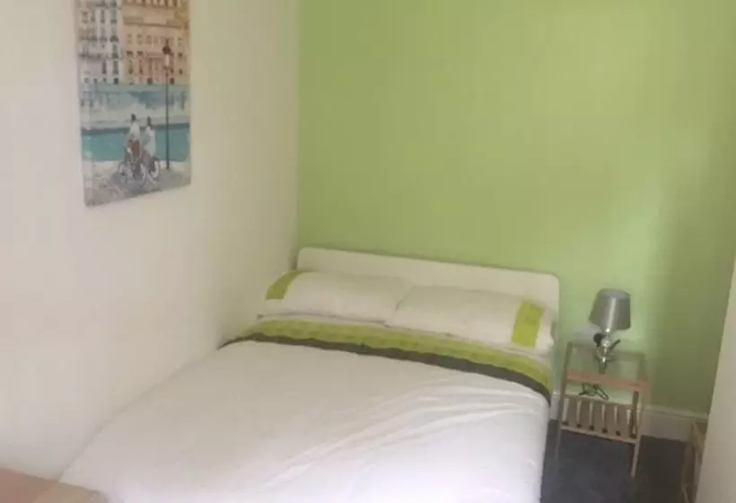 Majatalo Town House @ Richmond St