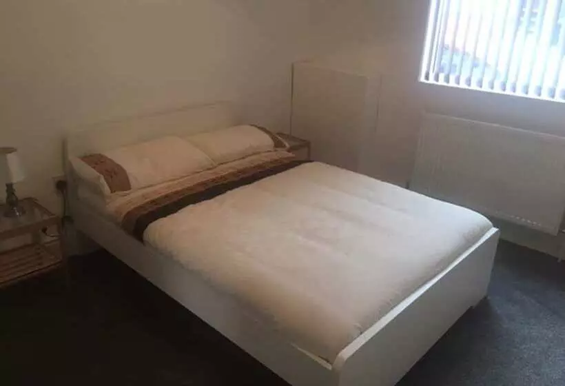 Majatalo Town House @ Richmond St