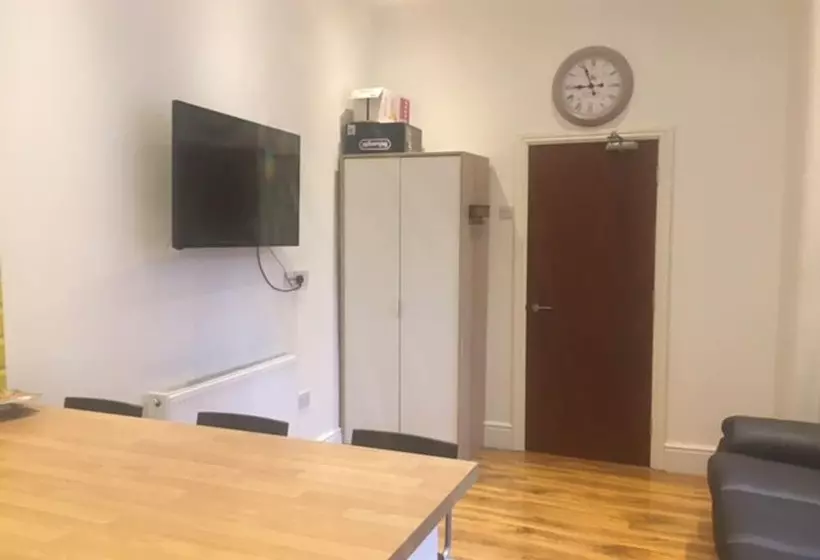 Majatalo Town House @ Richmond St