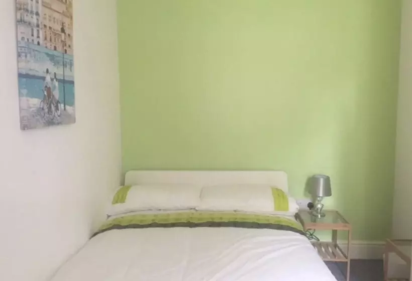 Majatalo Town House @ Richmond St