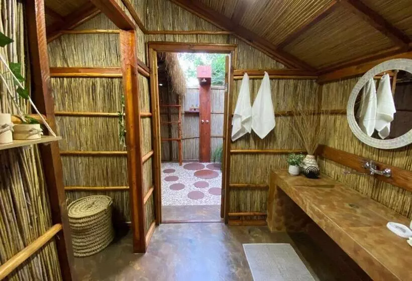 Retkeilymaja Mozbevok Coconut View Resort