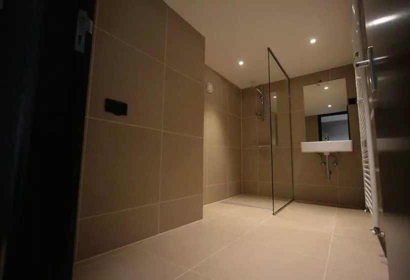 هتل Amosa Liège City Centre Apart Gerardrie 23