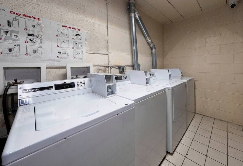 בית מלון כפרי Hometowne Studios By Red Roof Bordentown   Mcguire Afb