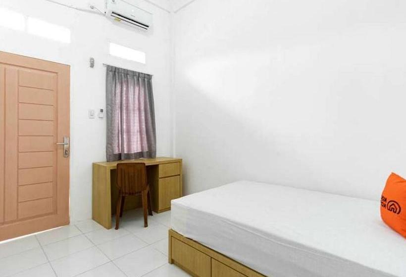 Hotel Koolkost Female Syariah Near Rsud Dr. Moewardi Solo