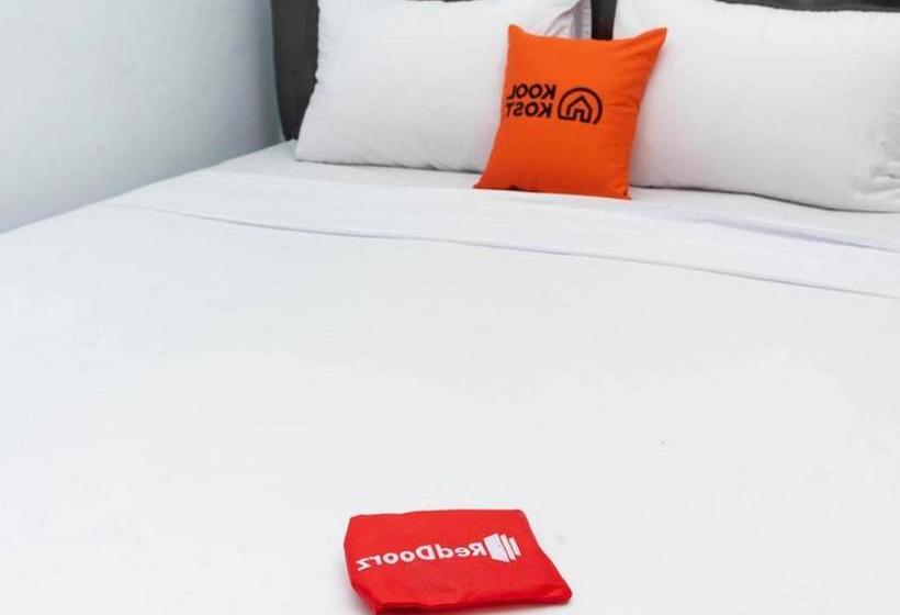 Hotel Koolkost Female Syariah Near Rsud Dr. Moewardi Solo