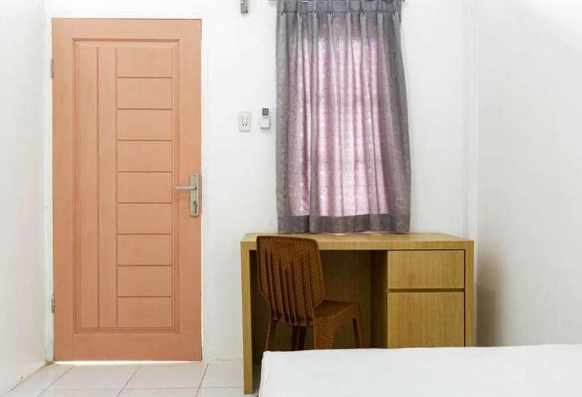 Hotel Koolkost Female Syariah Near Rsud Dr. Moewardi Solo