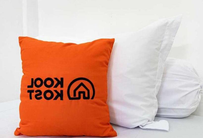 Hotel Koolkost Female Syariah Near Rsud Dr. Moewardi Solo