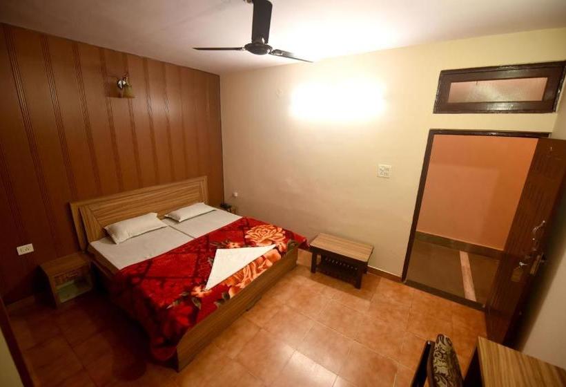 בית מלון כפרי Aarti The Boutique