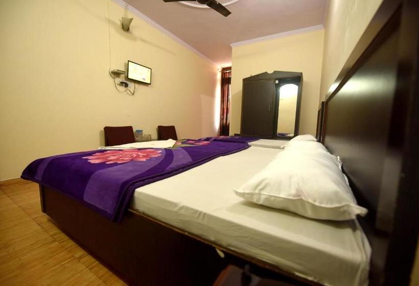 בית מלון כפרי Aarti The Boutique