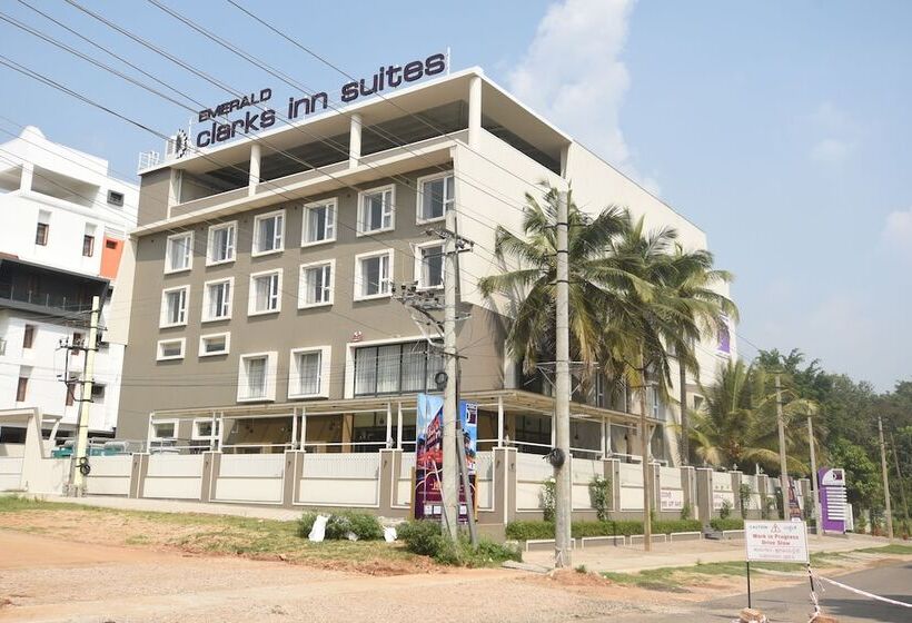 فندق Emerald Clarks Inn Suites