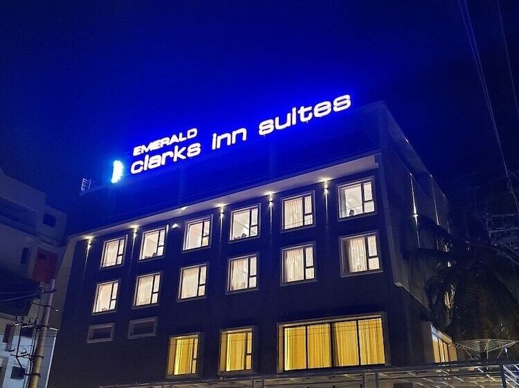فندق Emerald Clarks Inn Suites