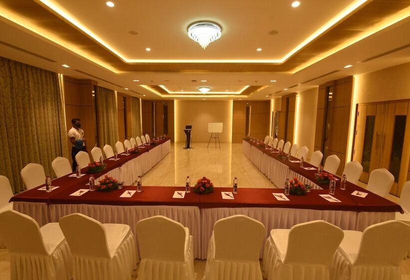 فندق Emerald Clarks Inn Suites